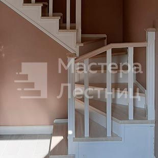 Лестница на 180 градусов забежная на второй этаж