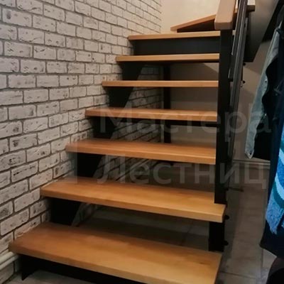 Обшивка металлической лестницы