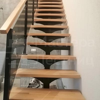 Лестница в дом на второй этаж на второй этаж